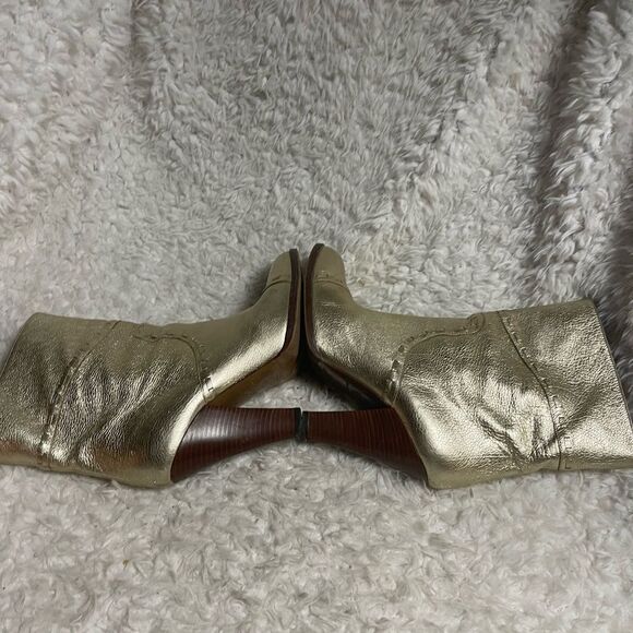 Marc Jacobs leather metallic gold slip on ankle heels boots stitching accent SZ7 - Picture 6 of 12